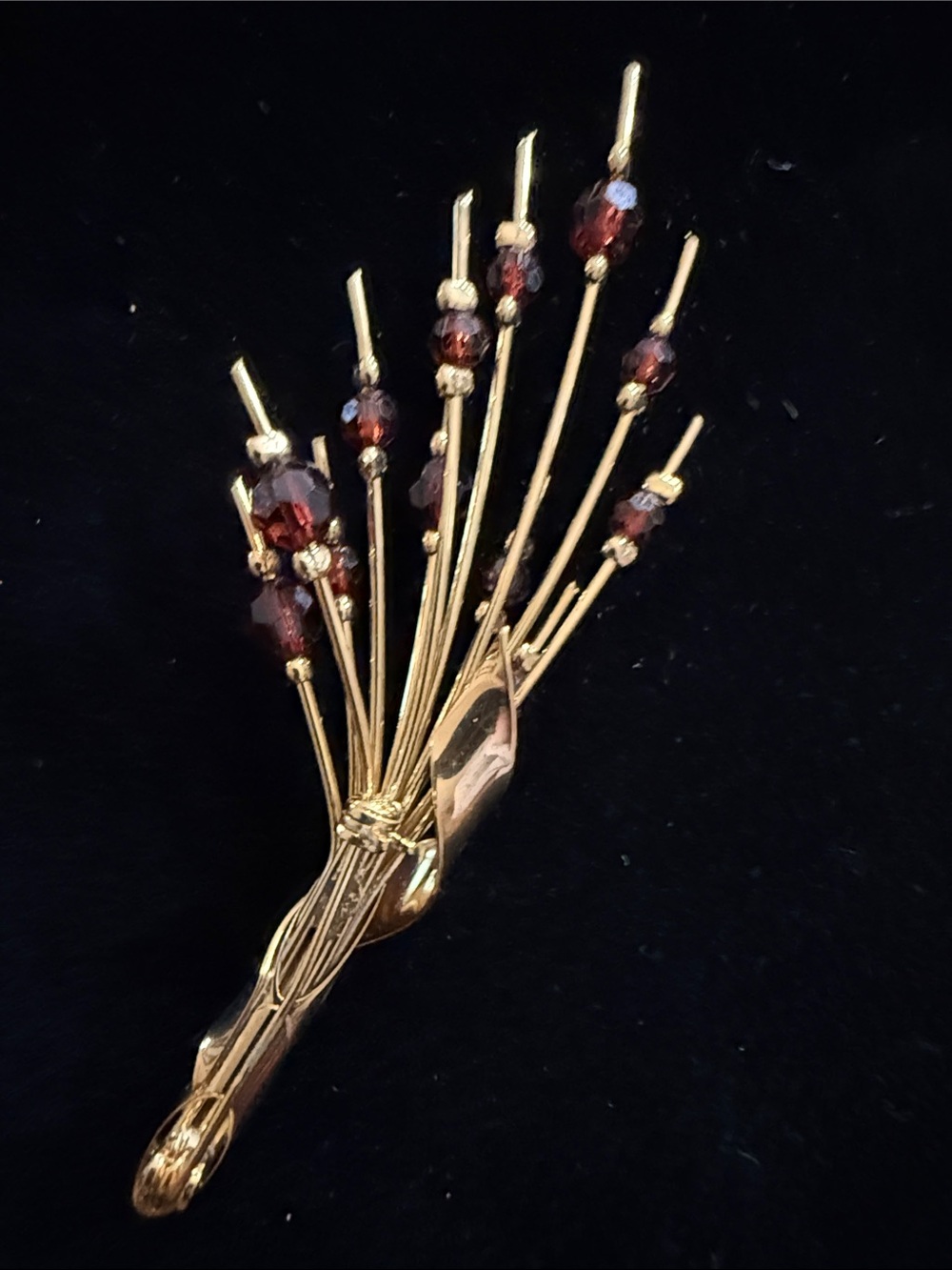 Vintage MCM Flower Bouquet 60s Statement Large Red Beaded Gold Tone Brooch - Picture 3 of 4